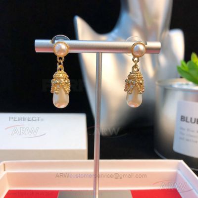 AAA Replica Celine Yellow Gold Pearl Earrings